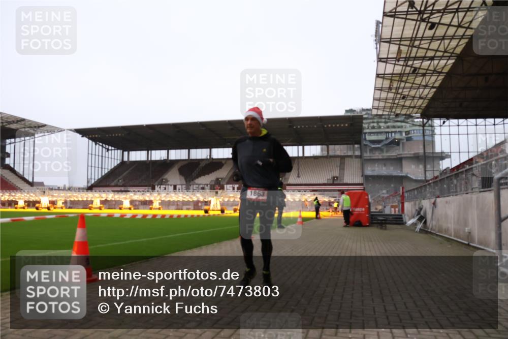 08.12.2024 - St. Pauli X-Mass-Run No. 14 Yannick Fuchs http://msf.ph/oto/7473803 08.12.2024 09:54:44 Ziel 1863, 2588, 2891 meine-sportfotos.de