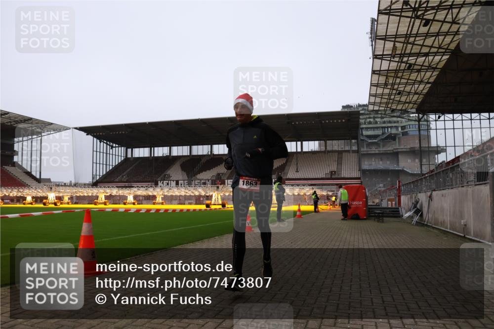 08.12.2024 - St. Pauli X-Mass-Run No. 14 Yannick Fuchs http://msf.ph/oto/7473807 08.12.2024 09:54:44 Ziel 1863, 2588, 2891 meine-sportfotos.de