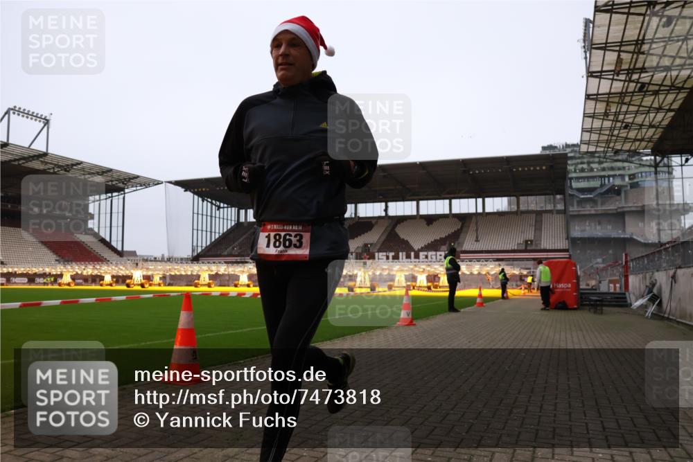 08.12.2024 - St. Pauli X-Mass-Run No. 14 Yannick Fuchs http://msf.ph/oto/7473818 08.12.2024 09:54:44 Ziel 1863, 2588, 2891 meine-sportfotos.de