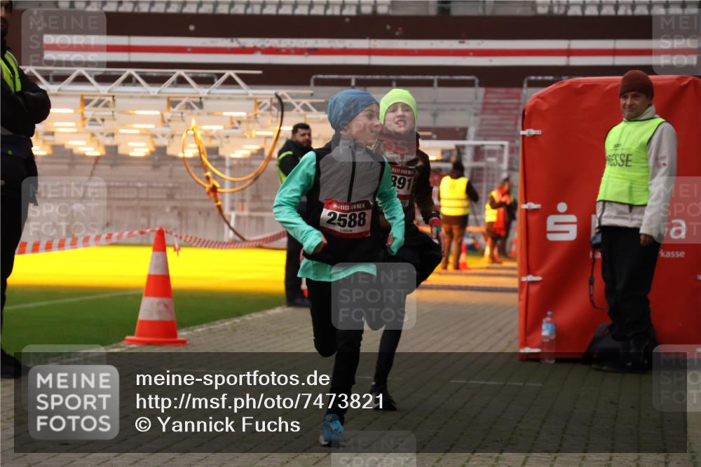 08.12.2024 - St. Pauli X-Mass-Run No. 14 Yannick Fuchs http://msf.ph/oto/7473821 08.12.2024 09:54:53 Ziel 341, 2588, 2891 meine-sportfotos.de