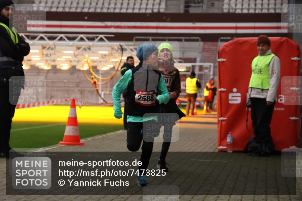 08.12.2024 - St. Pauli X-Mass-Run No. 14 Yannick Fuchs http://msf.ph/oto/7473825 08.12.2024 09:54:54 Ziel 341, 2588, 2891 meine-sportfotos.de