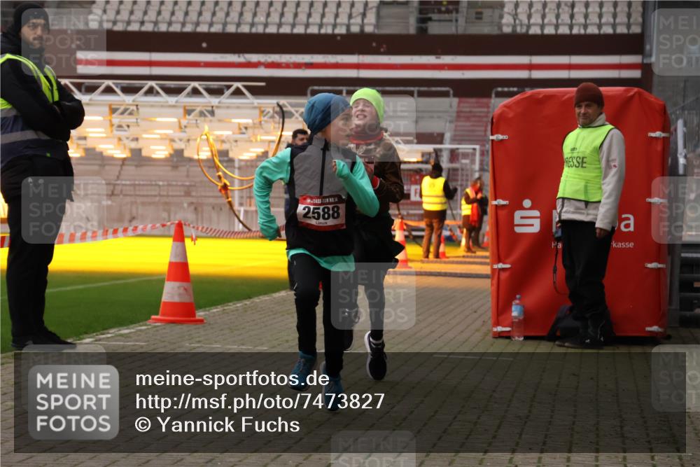 08.12.2024 - St. Pauli X-Mass-Run No. 14 Yannick Fuchs http://msf.ph/oto/7473827 08.12.2024 09:54:54 Ziel 341, 2588, 2891 meine-sportfotos.de