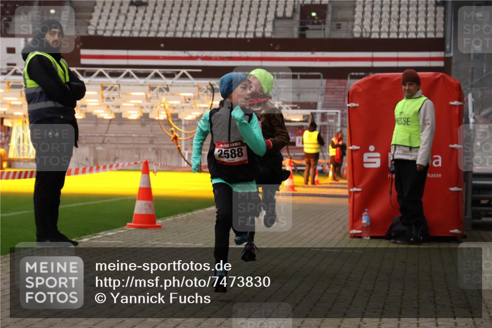 08.12.2024 - St. Pauli X-Mass-Run No. 14 Yannick Fuchs http://msf.ph/oto/7473830 08.12.2024 09:54:54 Ziel 341, 2588, 2891 meine-sportfotos.de