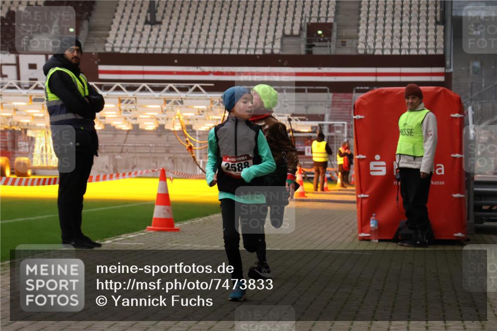08.12.2024 - St. Pauli X-Mass-Run No. 14 Yannick Fuchs http://msf.ph/oto/7473833 08.12.2024 09:54:54 Ziel 341, 2588, 2891 meine-sportfotos.de