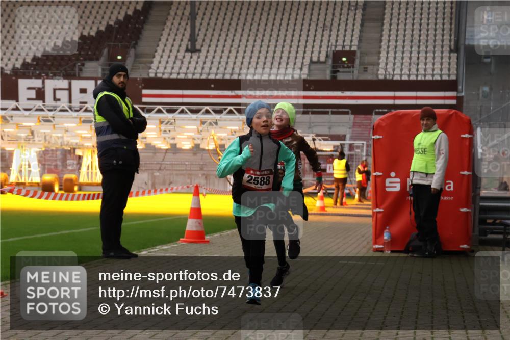 08.12.2024 - St. Pauli X-Mass-Run No. 14 Yannick Fuchs http://msf.ph/oto/7473837 08.12.2024 09:54:54 Ziel 341, 2588, 2891 meine-sportfotos.de