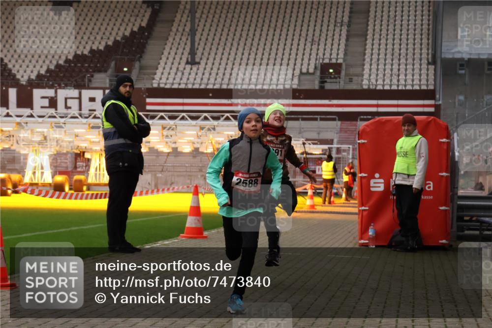 08.12.2024 - St. Pauli X-Mass-Run No. 14 Yannick Fuchs http://msf.ph/oto/7473840 08.12.2024 09:54:54 Ziel 341, 2588, 2891 meine-sportfotos.de
