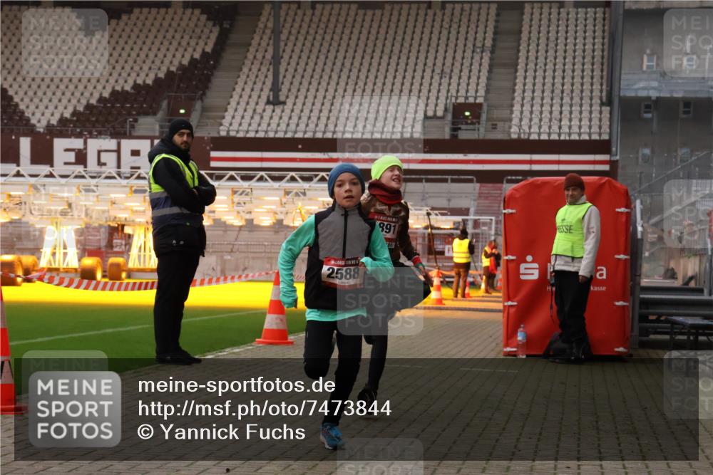 08.12.2024 - St. Pauli X-Mass-Run No. 14 Yannick Fuchs http://msf.ph/oto/7473844 08.12.2024 09:54:54 Ziel 341, 2588, 2891 meine-sportfotos.de