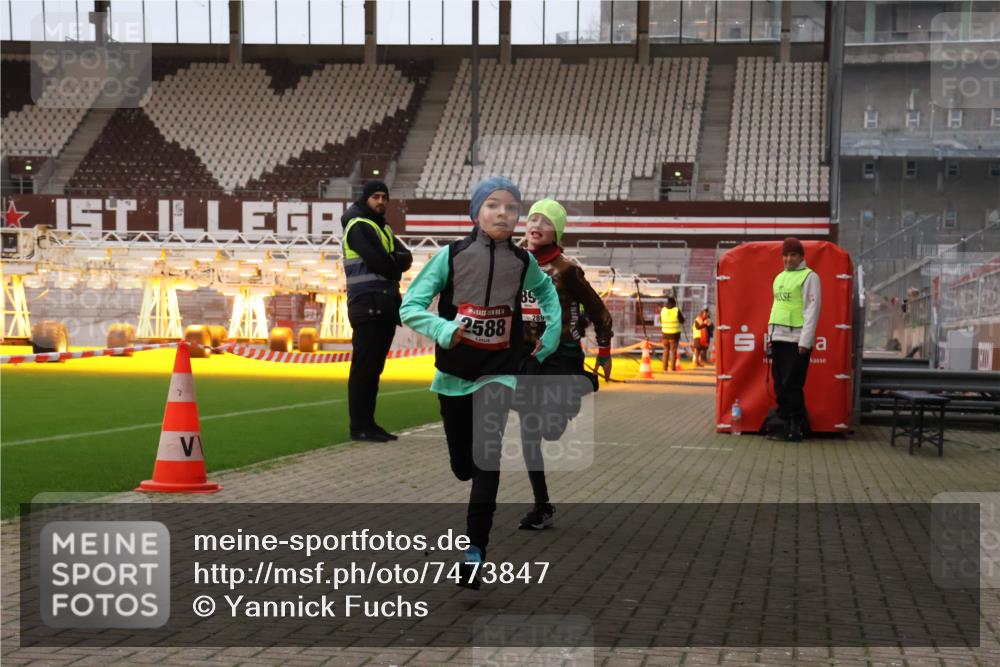 08.12.2024 - St. Pauli X-Mass-Run No. 14 Yannick Fuchs http://msf.ph/oto/7473847 08.12.2024 09:54:54 Ziel 341, 2588, 2891 meine-sportfotos.de