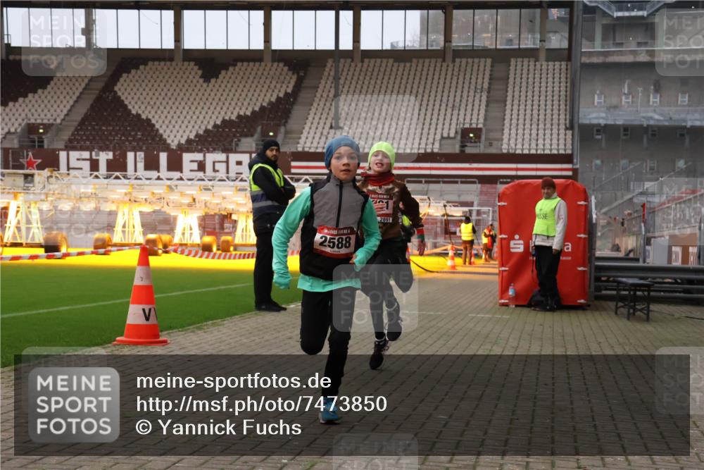 08.12.2024 - St. Pauli X-Mass-Run No. 14 Yannick Fuchs http://msf.ph/oto/7473850 08.12.2024 09:54:55 Ziel 341, 2588, 2891 meine-sportfotos.de
