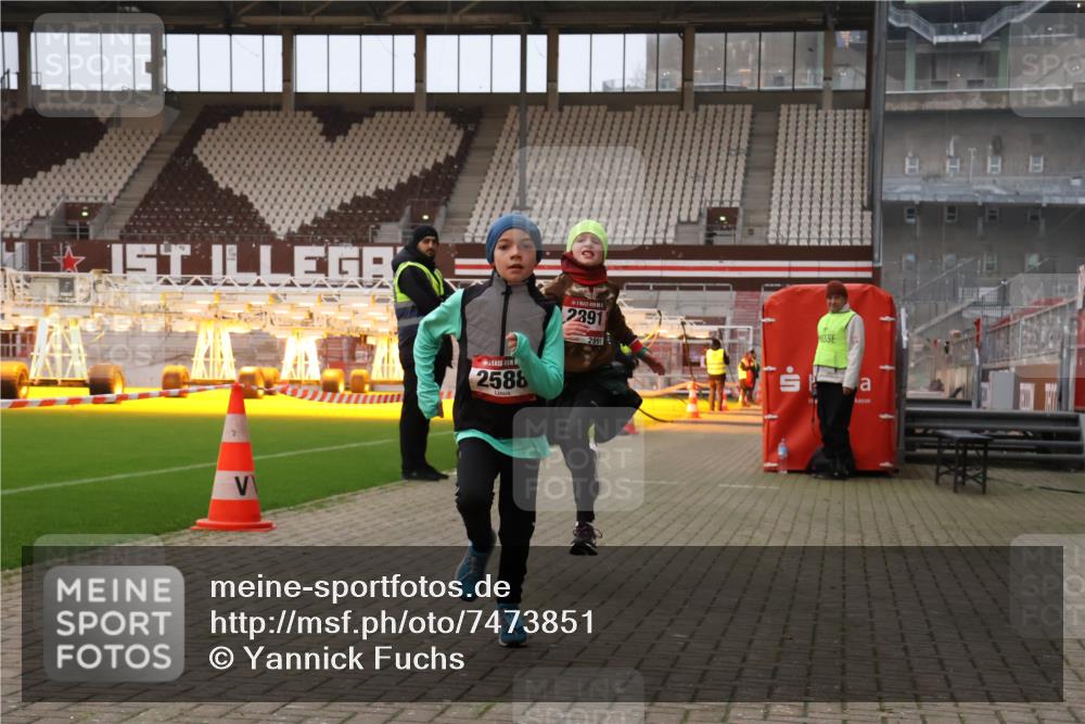 08.12.2024 - St. Pauli X-Mass-Run No. 14 Yannick Fuchs http://msf.ph/oto/7473851 08.12.2024 09:54:55 Ziel 341, 2588, 2891 meine-sportfotos.de