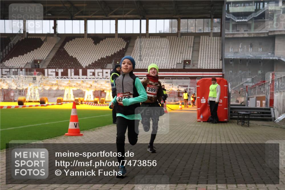 08.12.2024 - St. Pauli X-Mass-Run No. 14 Yannick Fuchs http://msf.ph/oto/7473856 08.12.2024 09:54:55 Ziel 341, 2588, 2891 meine-sportfotos.de