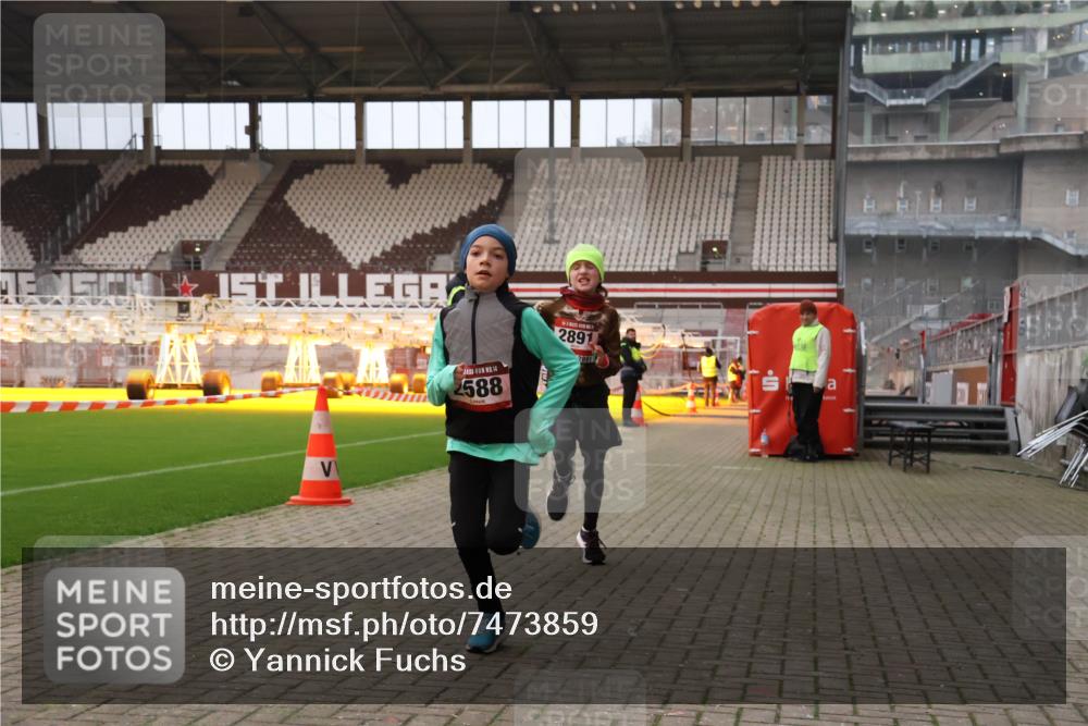 08.12.2024 - St. Pauli X-Mass-Run No. 14 Yannick Fuchs http://msf.ph/oto/7473859 08.12.2024 09:54:55 Ziel 341, 2588, 2891 meine-sportfotos.de