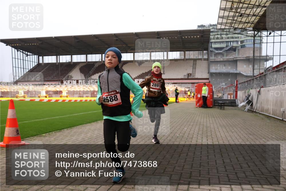 08.12.2024 - St. Pauli X-Mass-Run No. 14 Yannick Fuchs http://msf.ph/oto/7473868 08.12.2024 09:54:55 Ziel 341, 2588, 2891 meine-sportfotos.de