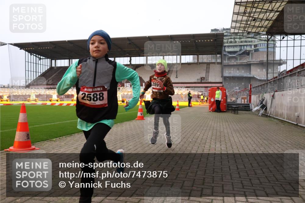 08.12.2024 - St. Pauli X-Mass-Run No. 14 Yannick Fuchs http://msf.ph/oto/7473875 08.12.2024 09:54:55 Ziel 341, 2588, 2891 meine-sportfotos.de