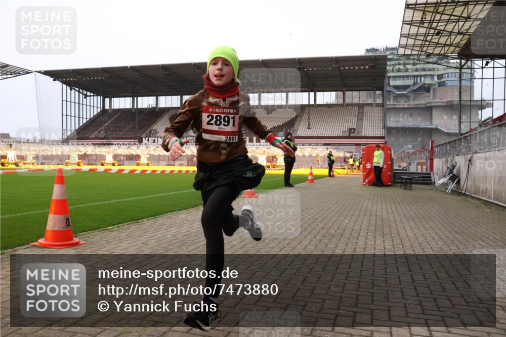 08.12.2024 - St. Pauli X-Mass-Run No. 14 Yannick Fuchs http://msf.ph/oto/7473880 08.12.2024 09:54:56 Ziel 341, 2588, 2891 meine-sportfotos.de