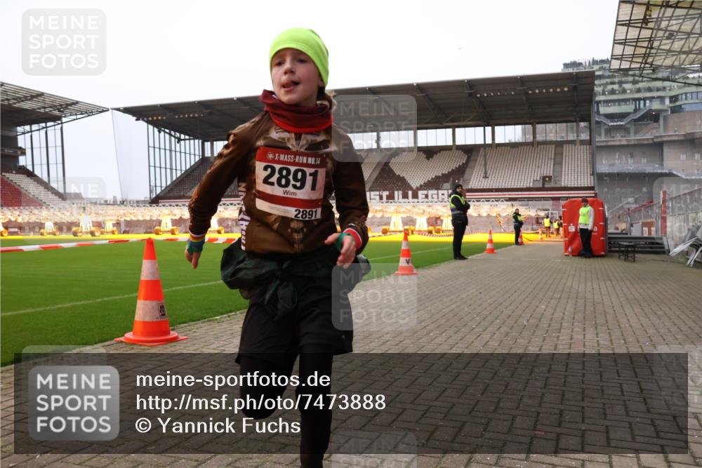 08.12.2024 - St. Pauli X-Mass-Run No. 14 Yannick Fuchs http://msf.ph/oto/7473888 08.12.2024 09:54:56 Ziel 341, 2588, 2891 meine-sportfotos.de