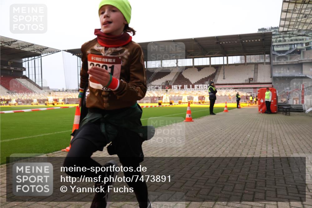 08.12.2024 - St. Pauli X-Mass-Run No. 14 Yannick Fuchs http://msf.ph/oto/7473891 08.12.2024 09:54:56 Ziel 341, 2588, 2891 meine-sportfotos.de