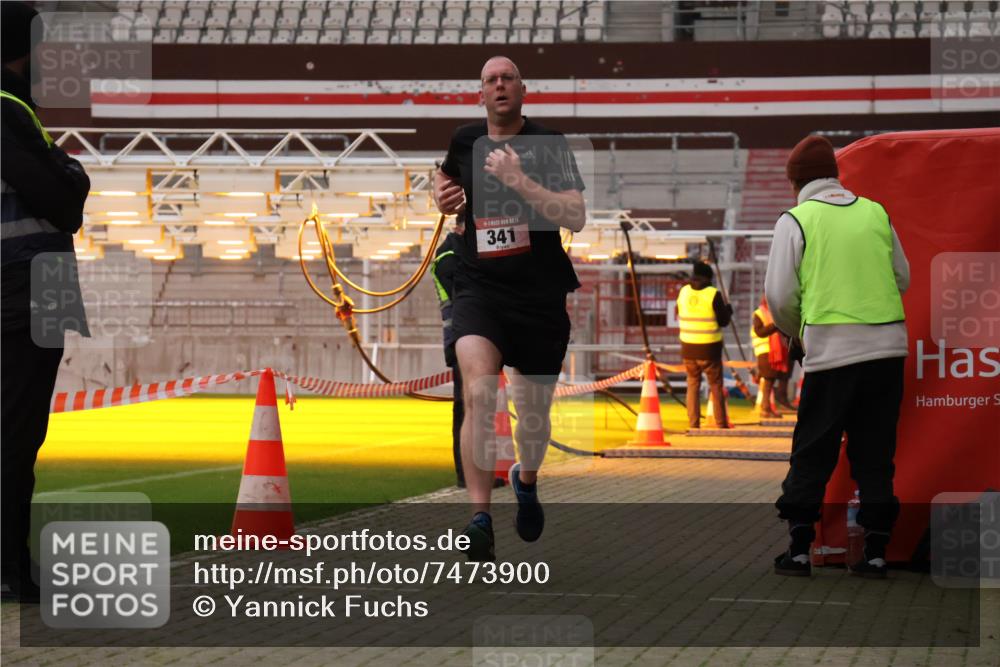 08.12.2024 - St. Pauli X-Mass-Run No. 14 Yannick Fuchs http://msf.ph/oto/7473900 08.12.2024 09:55:03 Ziel 341, 881, 907 meine-sportfotos.de
