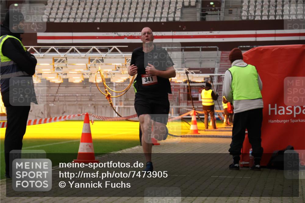 08.12.2024 - St. Pauli X-Mass-Run No. 14 Yannick Fuchs http://msf.ph/oto/7473905 08.12.2024 09:55:04 Ziel 341, 881, 907 meine-sportfotos.de