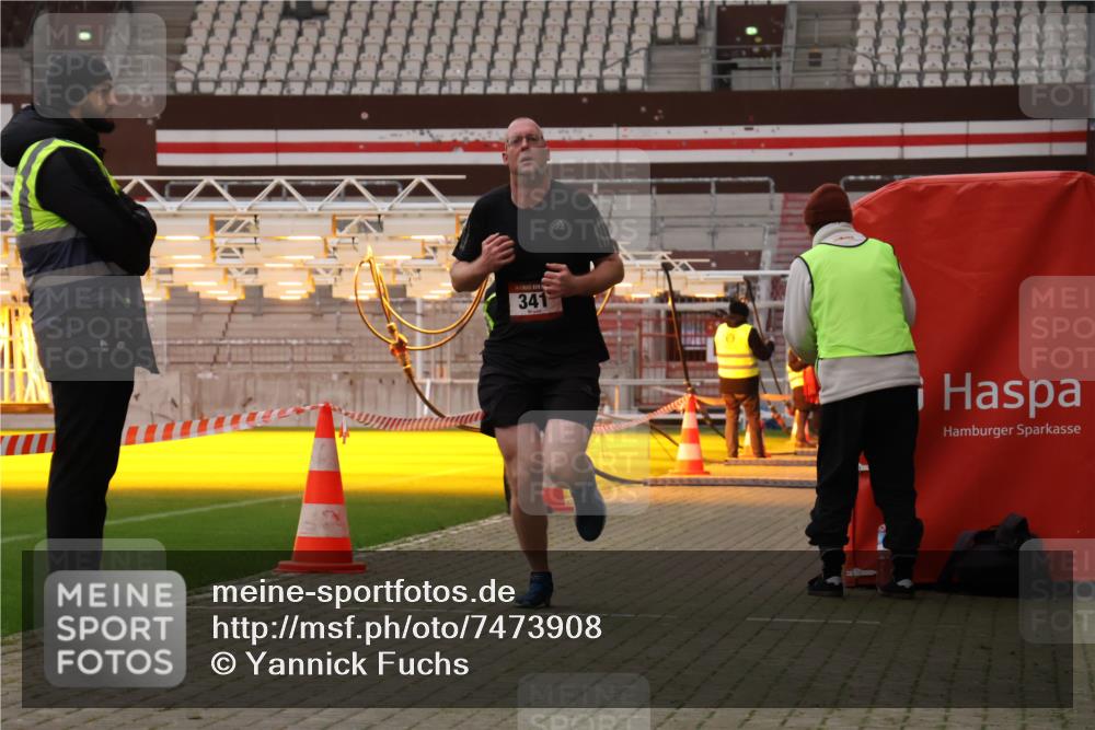 08.12.2024 - St. Pauli X-Mass-Run No. 14 Yannick Fuchs http://msf.ph/oto/7473908 08.12.2024 09:55:04 Ziel 341, 881, 907 meine-sportfotos.de