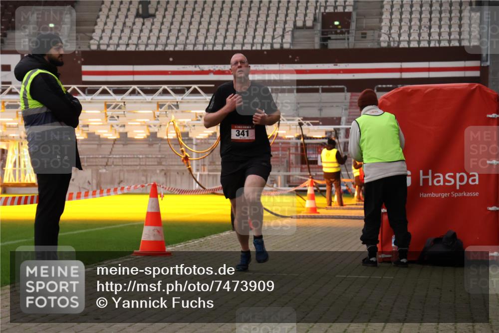 08.12.2024 - St. Pauli X-Mass-Run No. 14 Yannick Fuchs http://msf.ph/oto/7473909 08.12.2024 09:55:04 Ziel 341, 881, 907 meine-sportfotos.de
