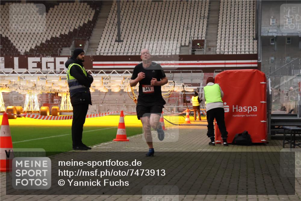 08.12.2024 - St. Pauli X-Mass-Run No. 14 Yannick Fuchs http://msf.ph/oto/7473913 08.12.2024 09:55:04 Ziel 341, 881, 907 meine-sportfotos.de