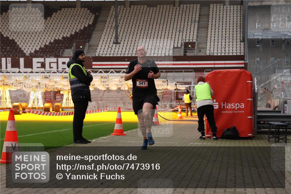 08.12.2024 - St. Pauli X-Mass-Run No. 14 Yannick Fuchs http://msf.ph/oto/7473916 08.12.2024 09:55:04 Ziel 341, 881, 907 meine-sportfotos.de