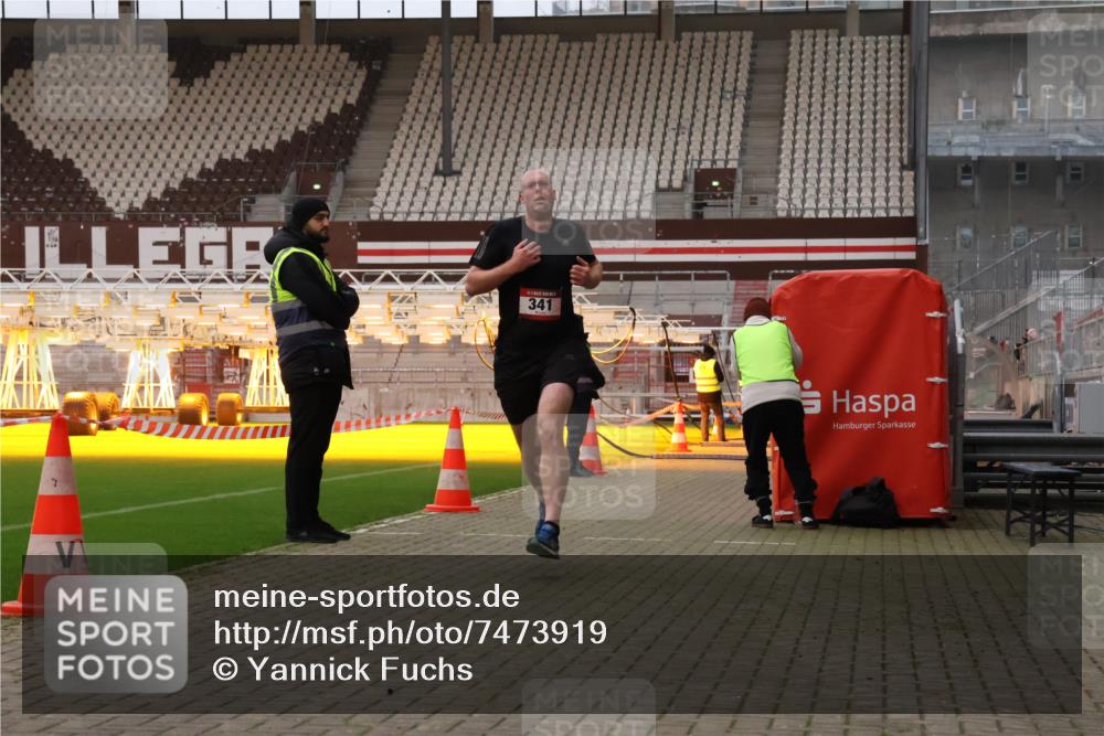 08.12.2024 - St. Pauli X-Mass-Run No. 14 Yannick Fuchs http://msf.ph/oto/7473919 08.12.2024 09:55:04 Ziel 341, 881, 907 meine-sportfotos.de