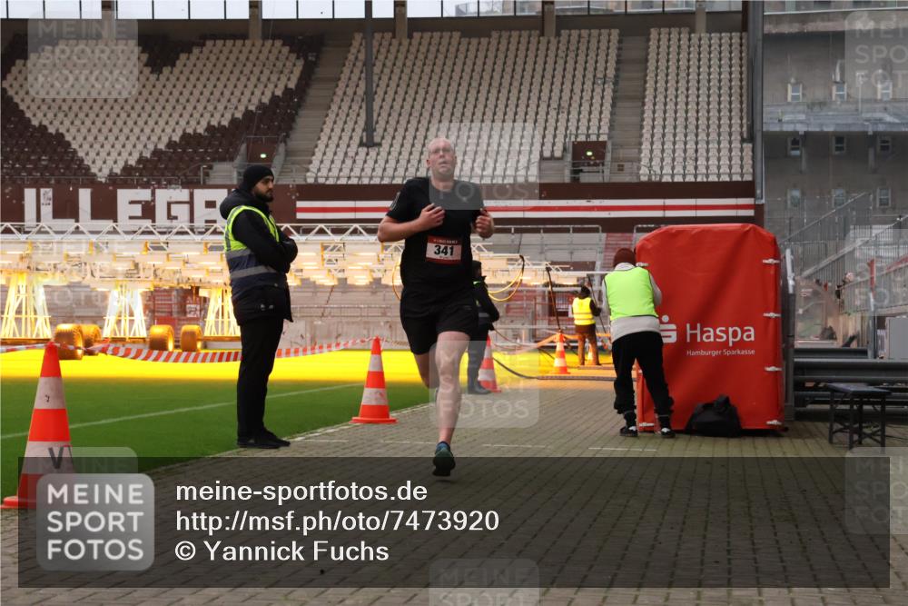 08.12.2024 - St. Pauli X-Mass-Run No. 14 Yannick Fuchs http://msf.ph/oto/7473920 08.12.2024 09:55:05 Ziel 341, 881, 907 meine-sportfotos.de