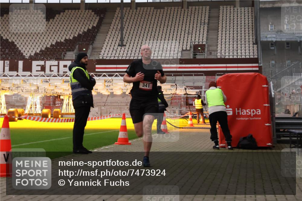 08.12.2024 - St. Pauli X-Mass-Run No. 14 Yannick Fuchs http://msf.ph/oto/7473924 08.12.2024 09:55:05 Ziel 341, 881, 907 meine-sportfotos.de