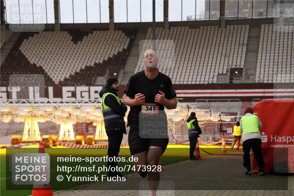 08.12.2024 - St. Pauli X-Mass-Run No. 14 Yannick Fuchs http://msf.ph/oto/7473928 08.12.2024 09:55:05 Ziel 341, 881, 907 meine-sportfotos.de