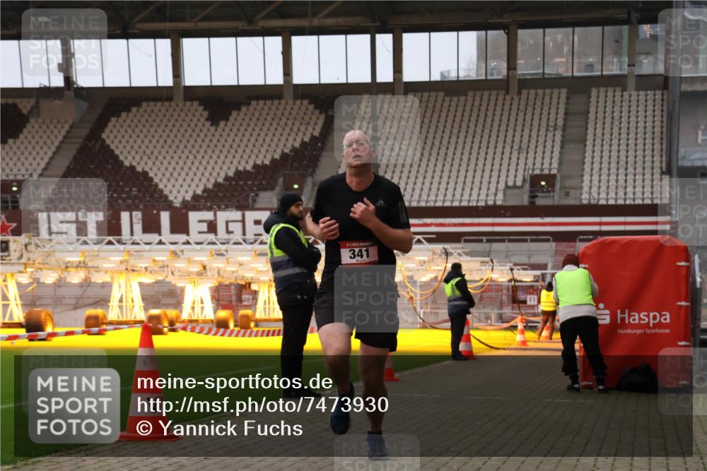 08.12.2024 - St. Pauli X-Mass-Run No. 14 Yannick Fuchs http://msf.ph/oto/7473930 08.12.2024 09:55:05 Ziel 341, 881, 907 meine-sportfotos.de