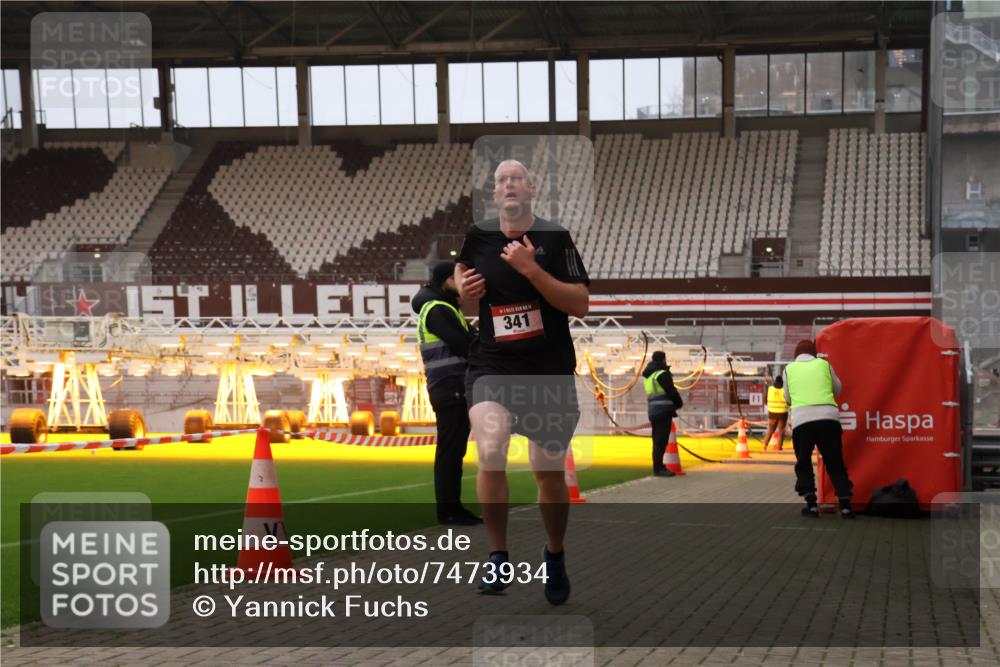 08.12.2024 - St. Pauli X-Mass-Run No. 14 Yannick Fuchs http://msf.ph/oto/7473934 08.12.2024 09:55:06 Ziel 341, 881, 907 meine-sportfotos.de