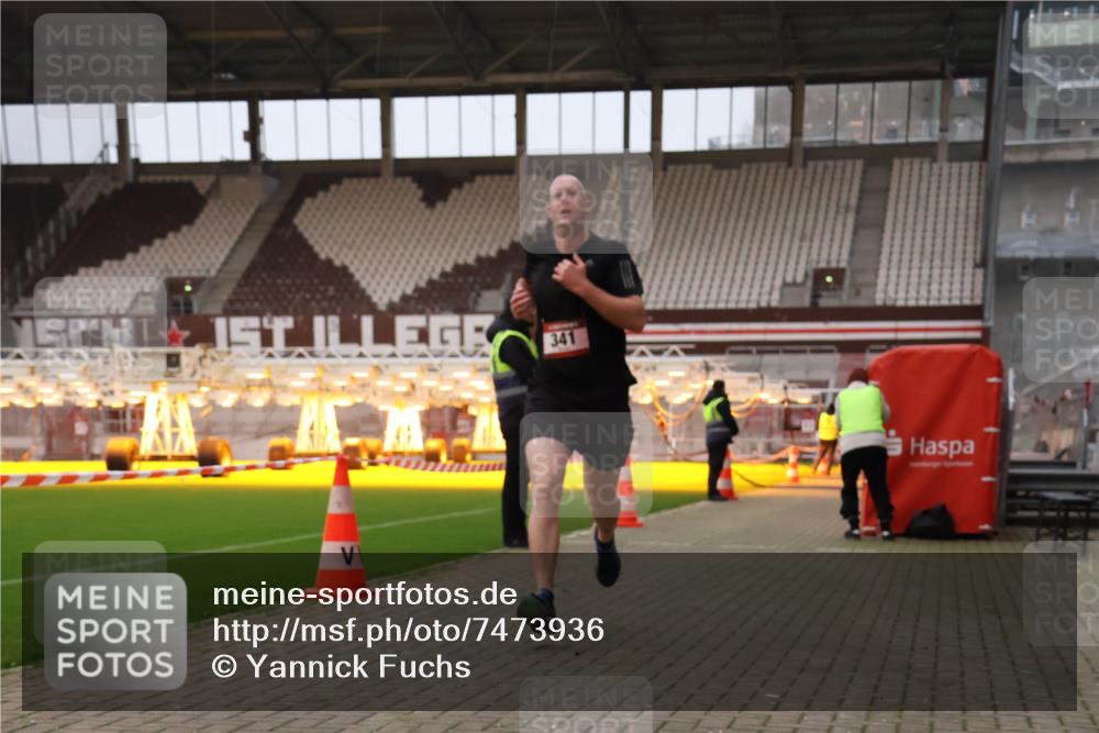 08.12.2024 - St. Pauli X-Mass-Run No. 14 Yannick Fuchs http://msf.ph/oto/7473936 08.12.2024 09:55:06 Ziel 341, 881, 907 meine-sportfotos.de