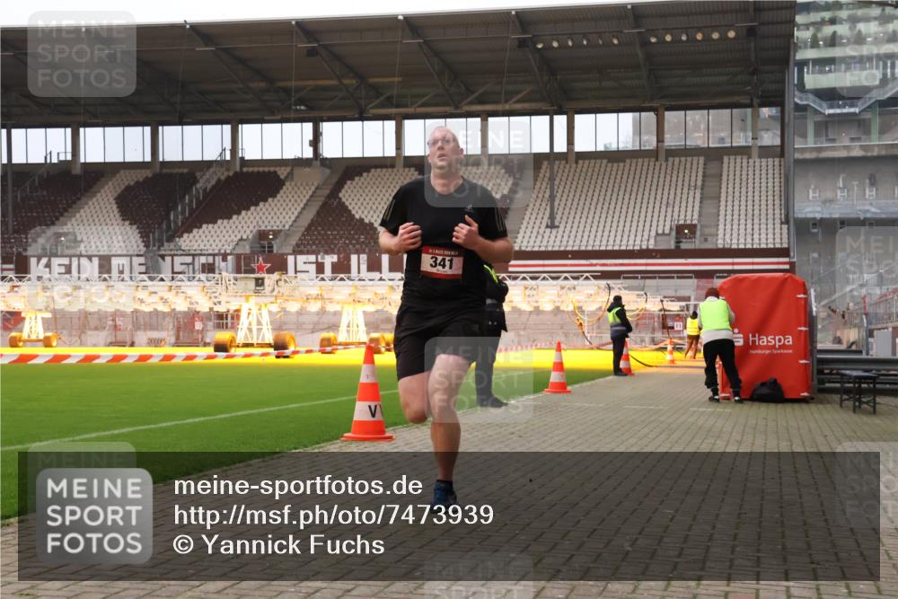 08.12.2024 - St. Pauli X-Mass-Run No. 14 Yannick Fuchs http://msf.ph/oto/7473939 08.12.2024 09:55:06 Ziel 341, 881, 907 meine-sportfotos.de