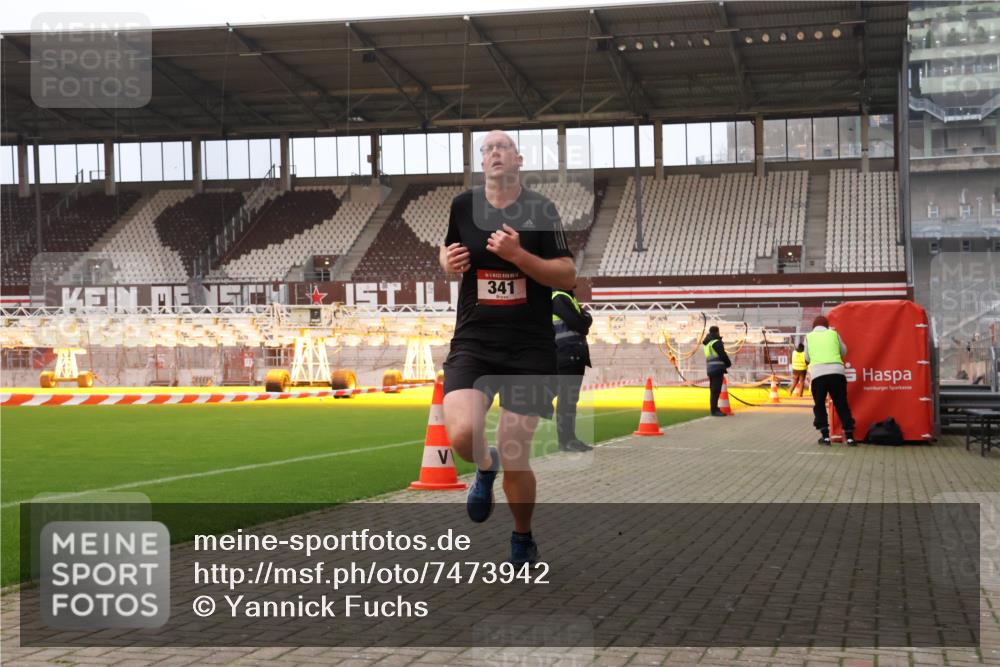08.12.2024 - St. Pauli X-Mass-Run No. 14 Yannick Fuchs http://msf.ph/oto/7473942 08.12.2024 09:55:06 Ziel 341, 881, 907 meine-sportfotos.de