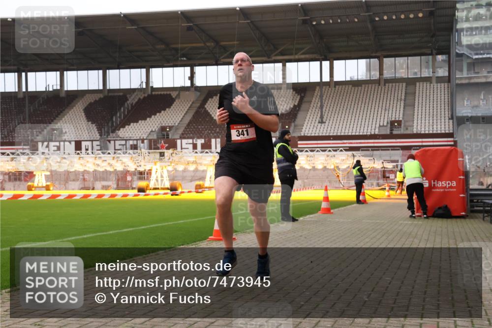 08.12.2024 - St. Pauli X-Mass-Run No. 14 Yannick Fuchs http://msf.ph/oto/7473945 08.12.2024 09:55:06 Ziel 341, 881, 907 meine-sportfotos.de