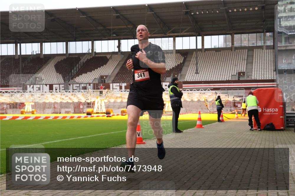08.12.2024 - St. Pauli X-Mass-Run No. 14 Yannick Fuchs http://msf.ph/oto/7473948 08.12.2024 09:55:06 Ziel 341, 881, 907 meine-sportfotos.de