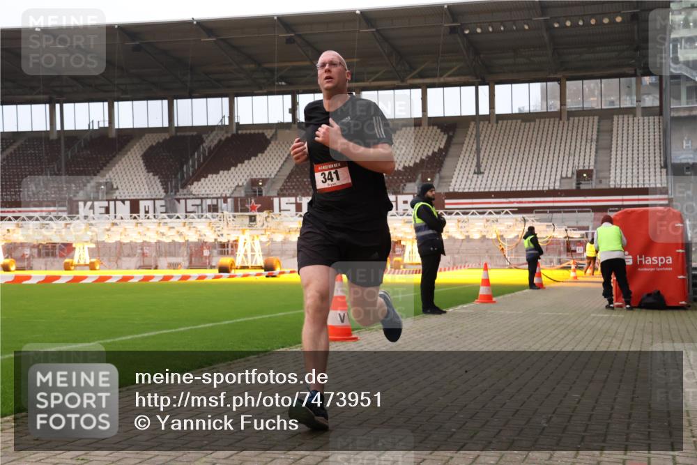 08.12.2024 - St. Pauli X-Mass-Run No. 14 Yannick Fuchs http://msf.ph/oto/7473951 08.12.2024 09:55:06 Ziel 341, 881, 907 meine-sportfotos.de