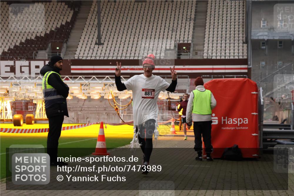 08.12.2024 - St. Pauli X-Mass-Run No. 14 Yannick Fuchs http://msf.ph/oto/7473989 08.12.2024 09:55:15 Ziel 691, 881, 907 meine-sportfotos.de