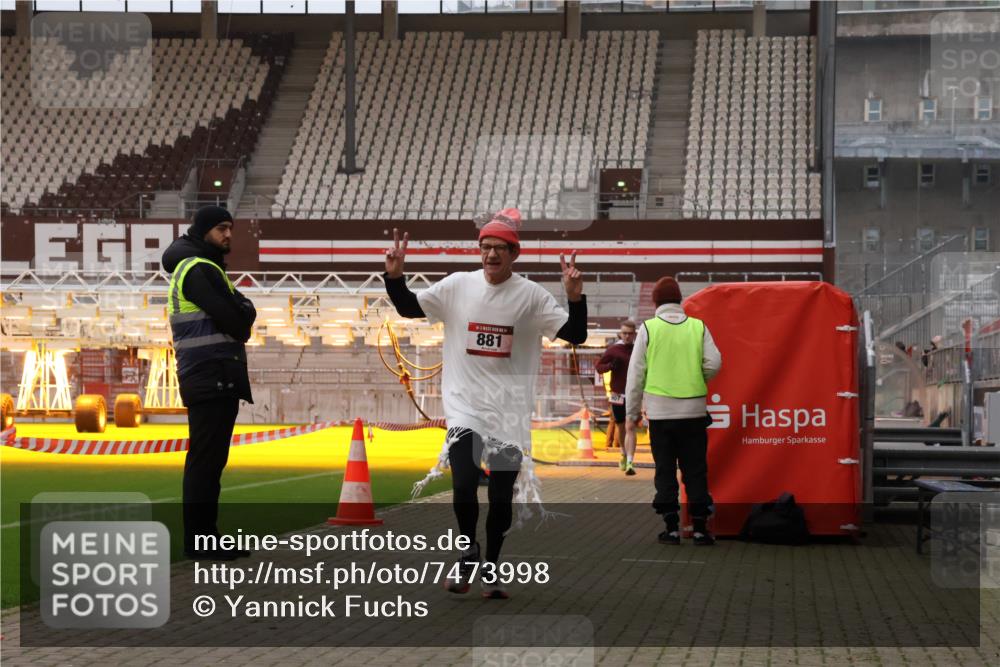 08.12.2024 - St. Pauli X-Mass-Run No. 14 Yannick Fuchs http://msf.ph/oto/7473998 08.12.2024 09:55:15 Ziel 691, 881, 907 meine-sportfotos.de