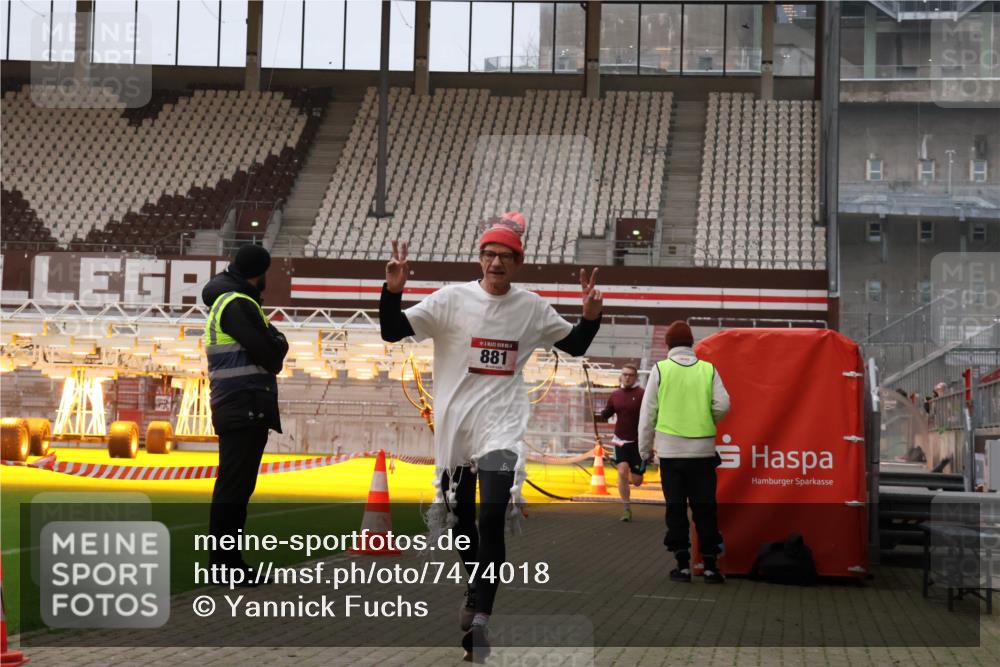 08.12.2024 - St. Pauli X-Mass-Run No. 14 Yannick Fuchs http://msf.ph/oto/7474018 08.12.2024 09:55:15 Ziel 691, 881, 907 meine-sportfotos.de