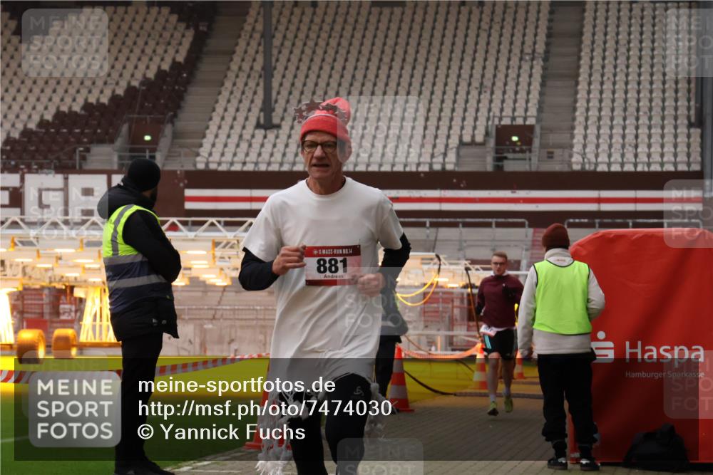 08.12.2024 - St. Pauli X-Mass-Run No. 14 Yannick Fuchs http://msf.ph/oto/7474030 08.12.2024 09:55:16 Ziel 691, 881, 907 meine-sportfotos.de