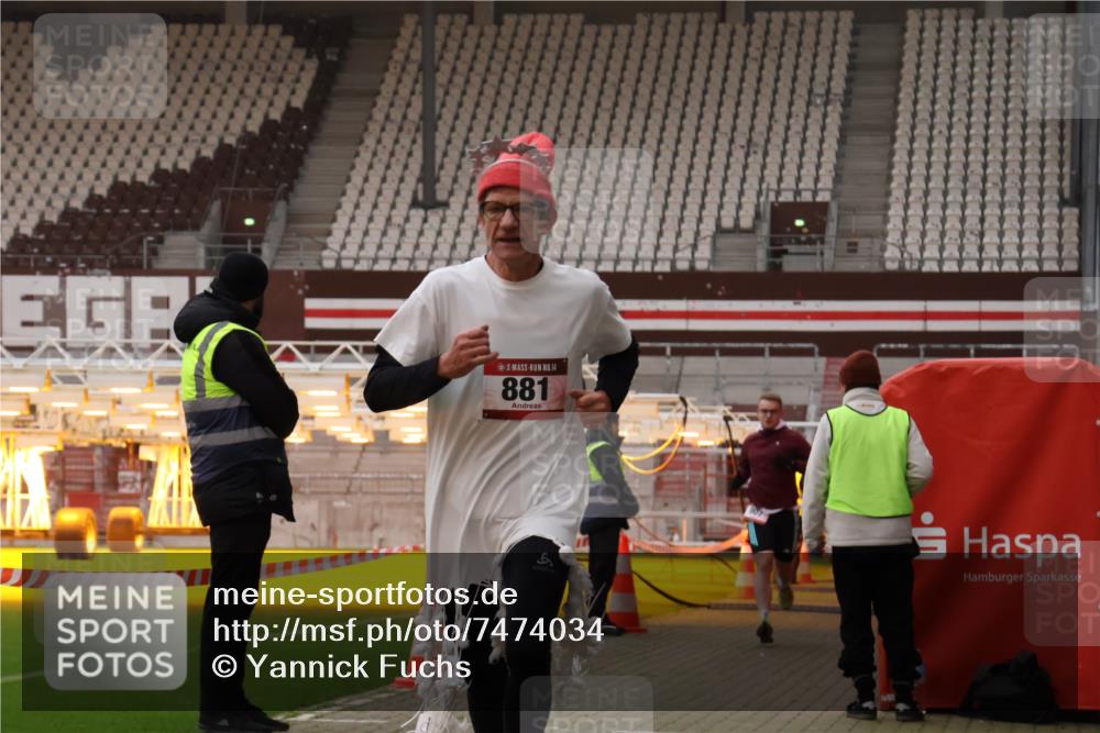 08.12.2024 - St. Pauli X-Mass-Run No. 14 Yannick Fuchs http://msf.ph/oto/7474034 08.12.2024 09:55:16 Ziel 691, 881, 907 meine-sportfotos.de