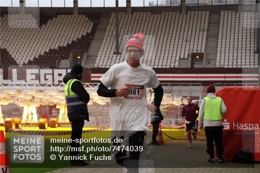 08.12.2024 - St. Pauli X-Mass-Run No. 14 Yannick Fuchs http://msf.ph/oto/7474039 08.12.2024 09:55:16 Ziel 691, 881, 907 meine-sportfotos.de