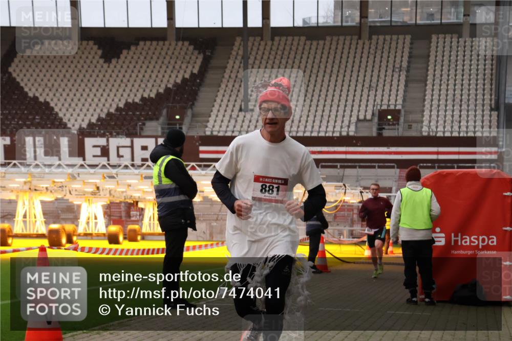 08.12.2024 - St. Pauli X-Mass-Run No. 14 Yannick Fuchs http://msf.ph/oto/7474041 08.12.2024 09:55:16 Ziel 691, 881, 907 meine-sportfotos.de
