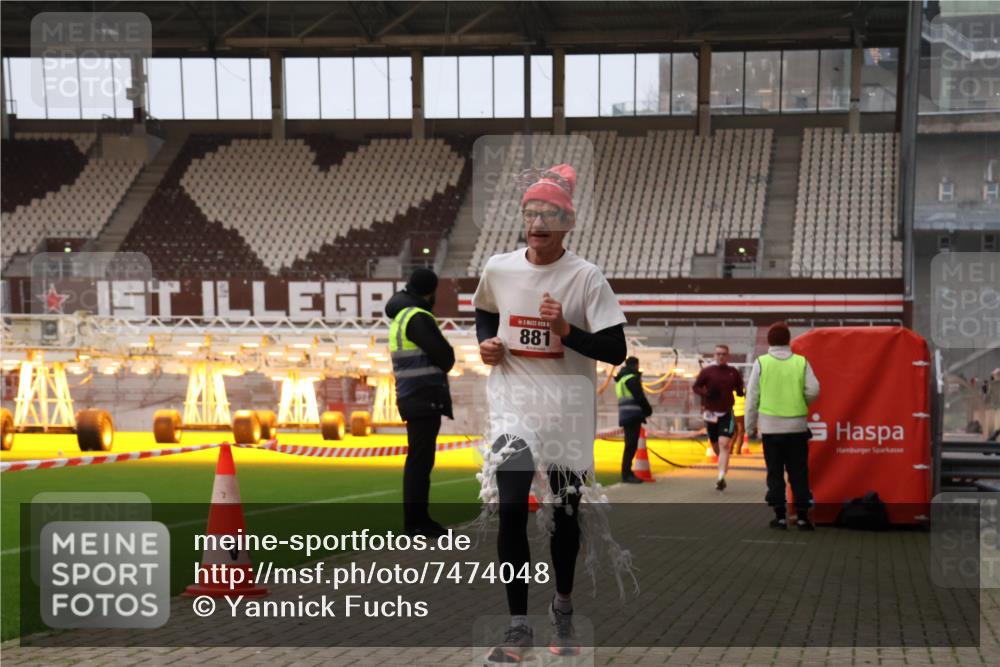 08.12.2024 - St. Pauli X-Mass-Run No. 14 Yannick Fuchs http://msf.ph/oto/7474048 08.12.2024 09:55:16 Ziel 691, 881, 907 meine-sportfotos.de