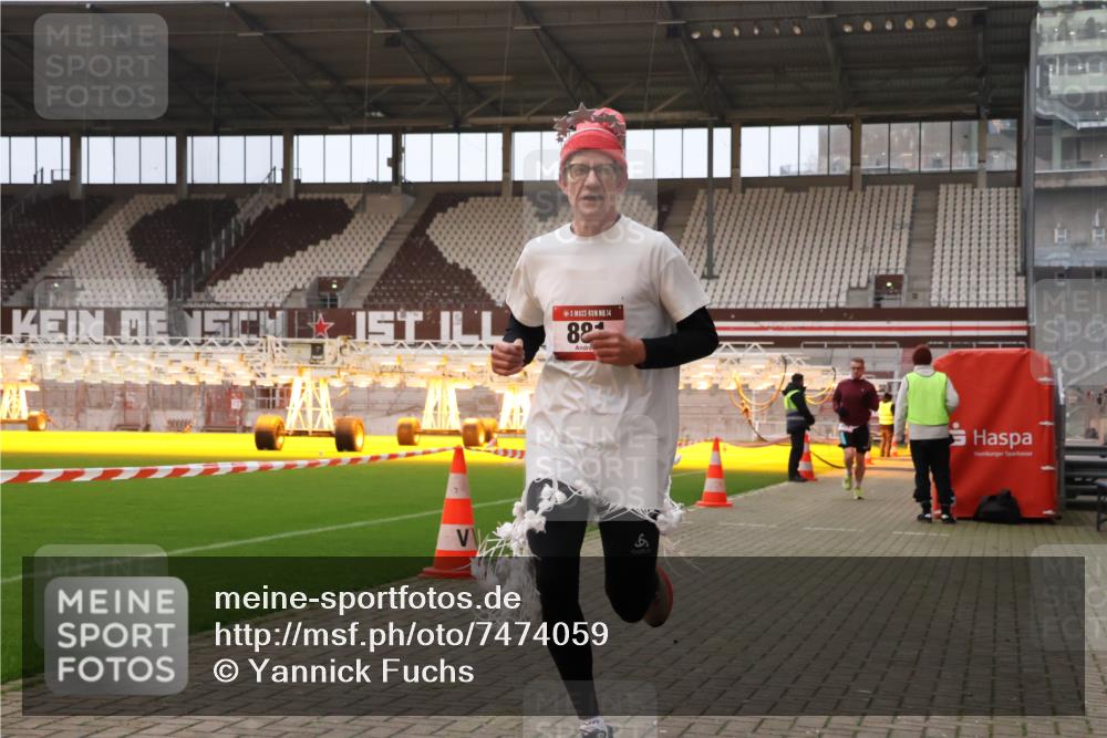 08.12.2024 - St. Pauli X-Mass-Run No. 14 Yannick Fuchs http://msf.ph/oto/7474059 08.12.2024 09:55:17 Ziel 691, 881, 907 meine-sportfotos.de
