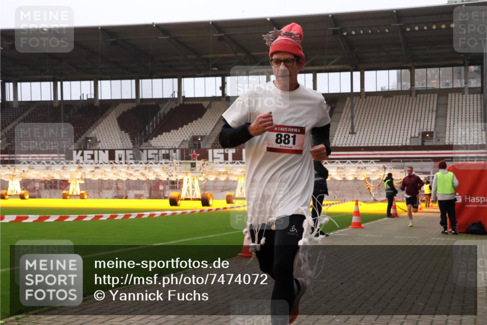 08.12.2024 - St. Pauli X-Mass-Run No. 14 Yannick Fuchs http://msf.ph/oto/7474072 08.12.2024 09:55:18 Ziel 691, 881, 907 meine-sportfotos.de