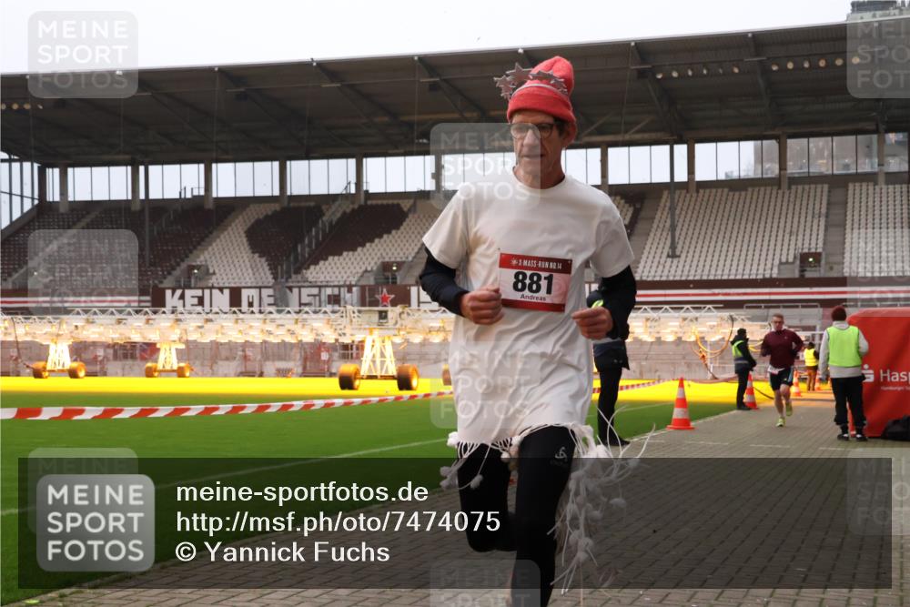 08.12.2024 - St. Pauli X-Mass-Run No. 14 Yannick Fuchs http://msf.ph/oto/7474075 08.12.2024 09:55:18 Ziel 691, 881, 907 meine-sportfotos.de